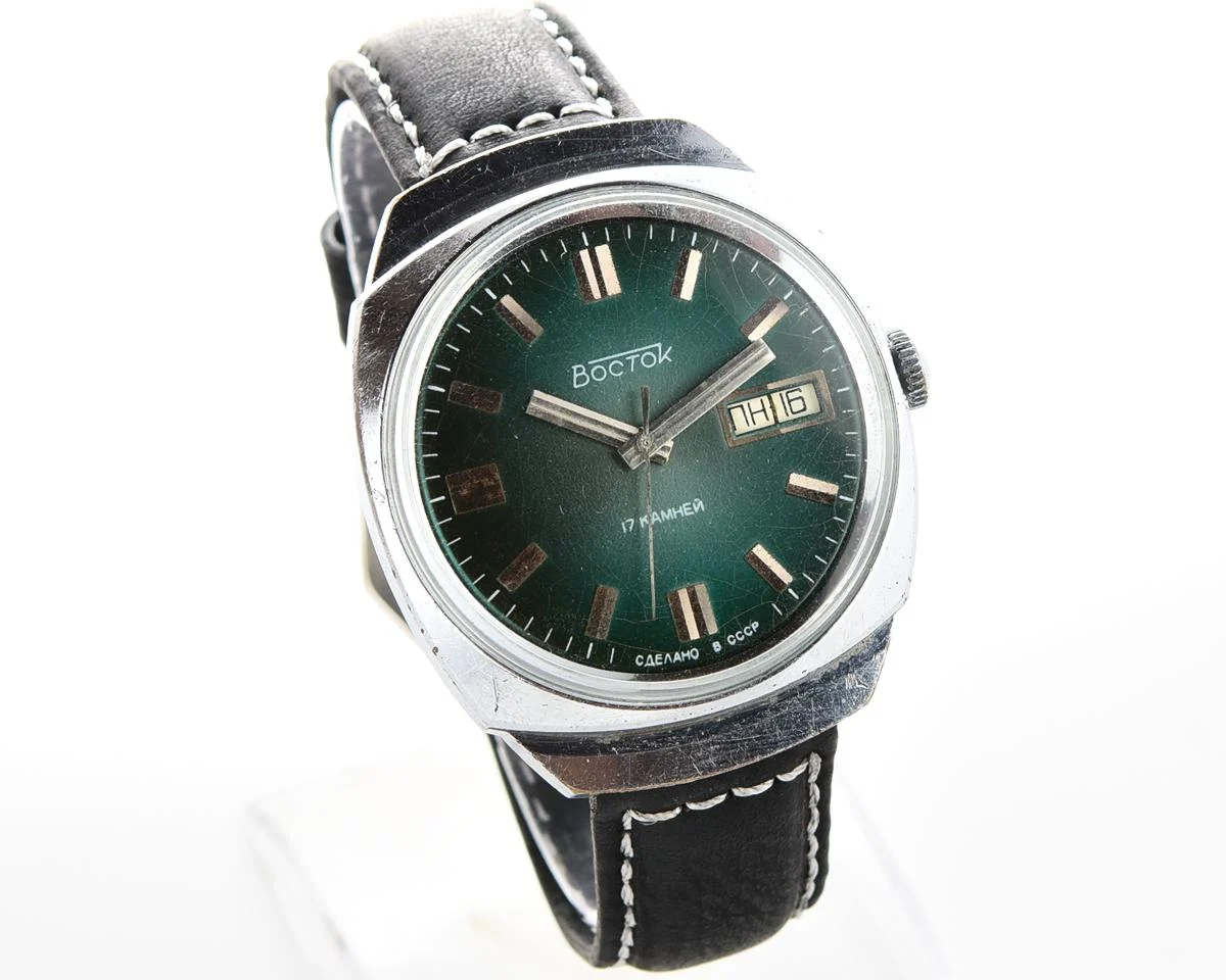 Rare: Vostok 2428 mechanical wrist watch with double calendar!