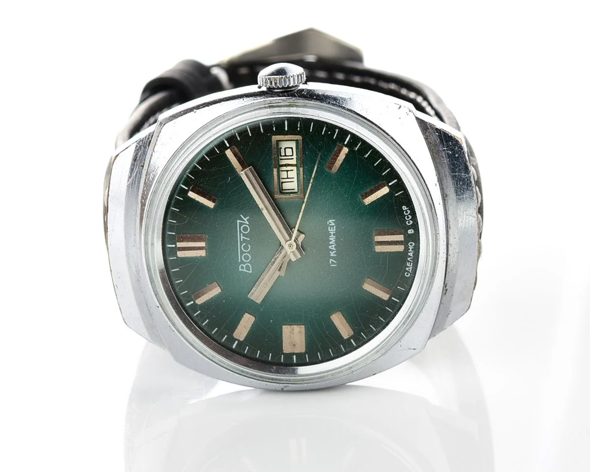 Rare: Vostok 2428 mechanical wrist watch with double calendar!