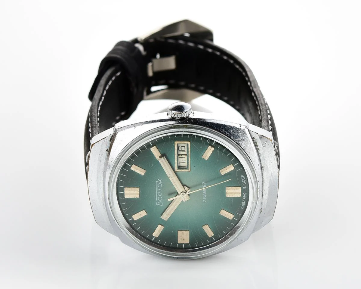 Rare: Vostok 2428 mechanical wrist watch with double calendar!