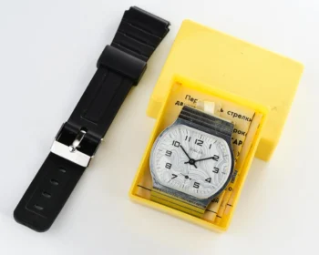 Soviet mechanical Pobeda watch in box – New Old Stock (NOS)!