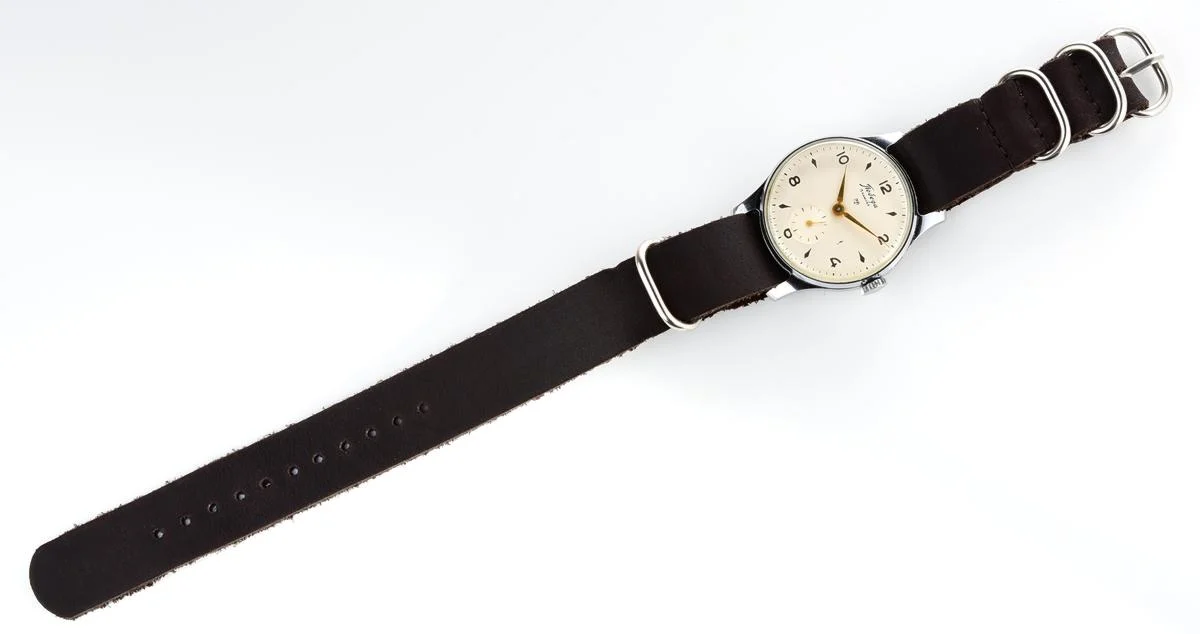 Excellent condition vintage Soviet mechanical Pobeda wrist watch