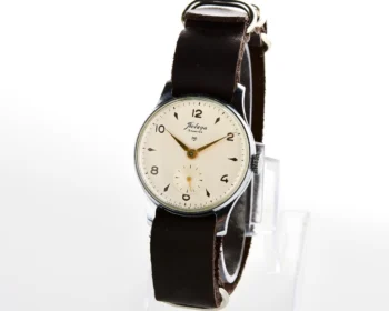 Excellent condition vintage Soviet mechanical Pobeda wrist watch