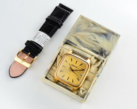 TIME CAPSULE: Vintage gold-plated soviet Raketa watch, NEW old stock(NOS)!