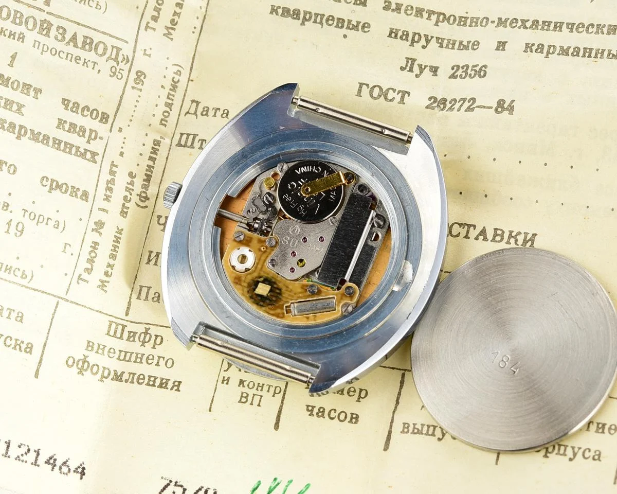 TIME CAPSULE: Soviet vintage watch Luch with quartz movement – New Old Stock (NOS)!