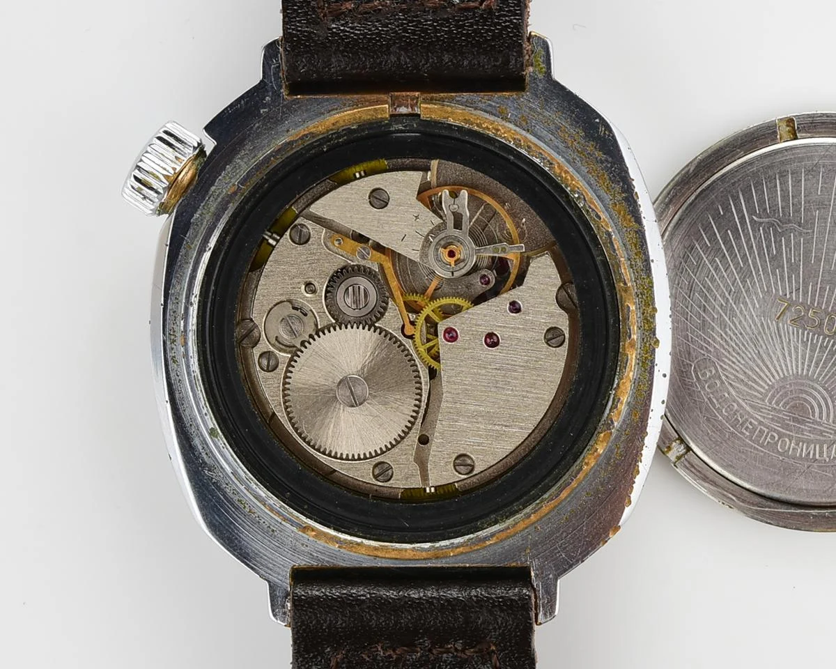 Vostok Komandirskie Tank mechanical watch limited series – “Zakaz MO CCCP”
