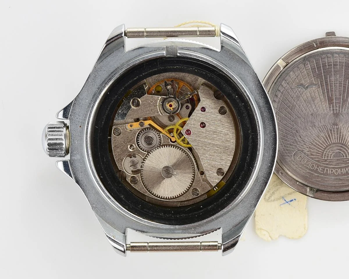TIME CAPSULE: Komandirskie mechanical wristwatch with admiral Kuznetsov aircraft carrier – New Old Stock (NOS)!