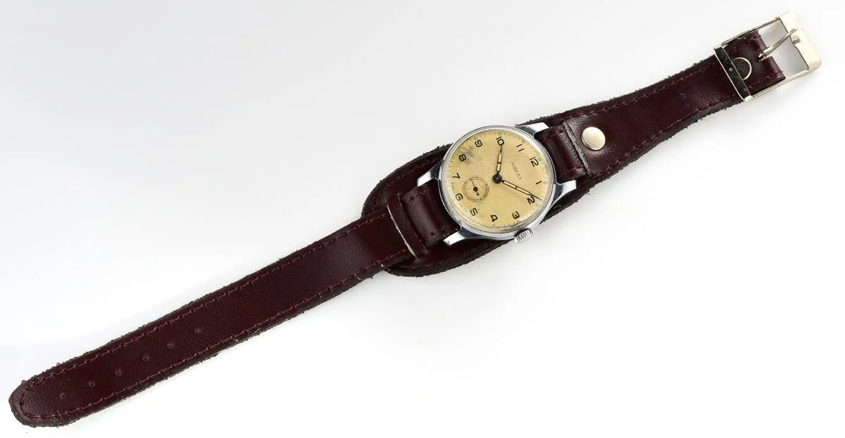Vintage Soviet mechanical Pobeda wrist watch, 2MChZ from 3rd quarter of 1957