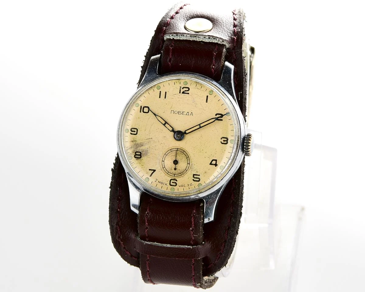 Vintage Soviet mechanical Pobeda wrist watch, 2MChZ from 3rd quarter of 1957