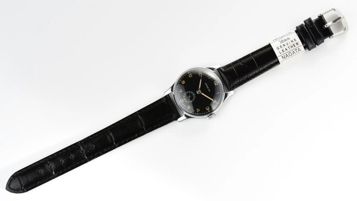 Exceptionally well preserved Soviet Pobeda from 1956 - still with original radioactive hands and dial!
