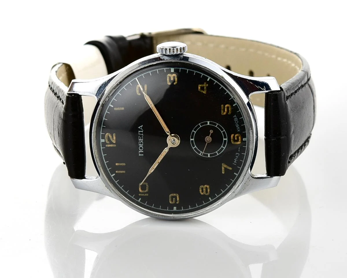 Exceptionally well preserved Soviet Pobeda from 1956 - still with original radioactive hands and dial!