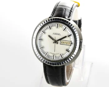 Large vintage Raketa mechanical watch