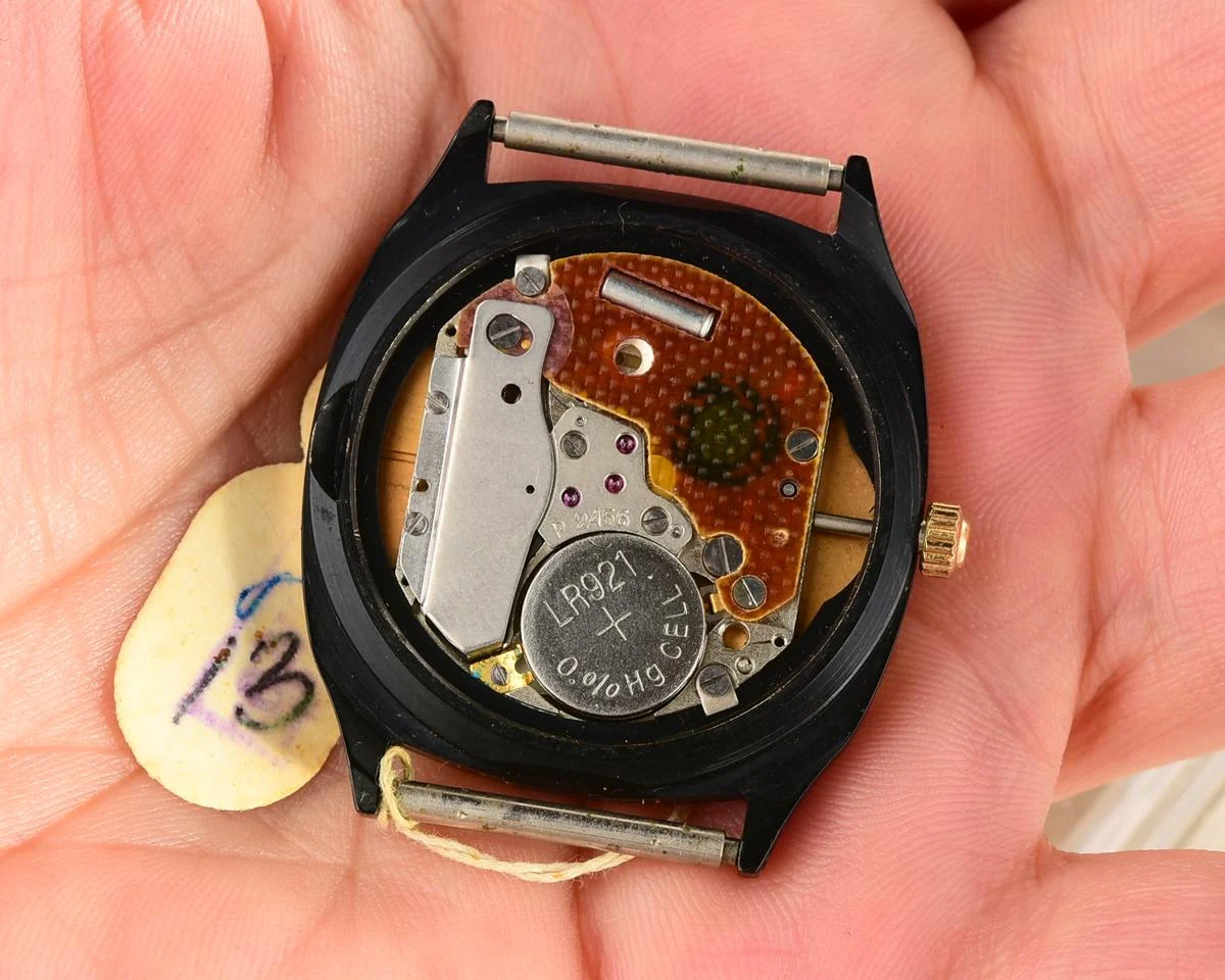 TIME CAPSULE: Soviet Poljot wristwatch with quartz movement – New Old Stock (NOS)!