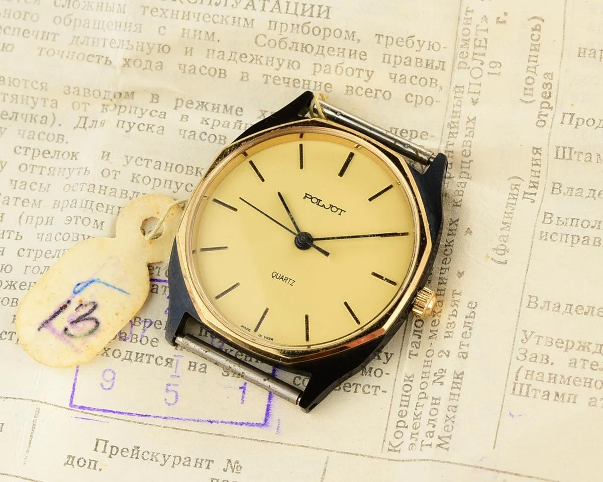 TIME CAPSULE: Soviet Poljot wristwatch with quartz movement – New Old Stock (NOS)!