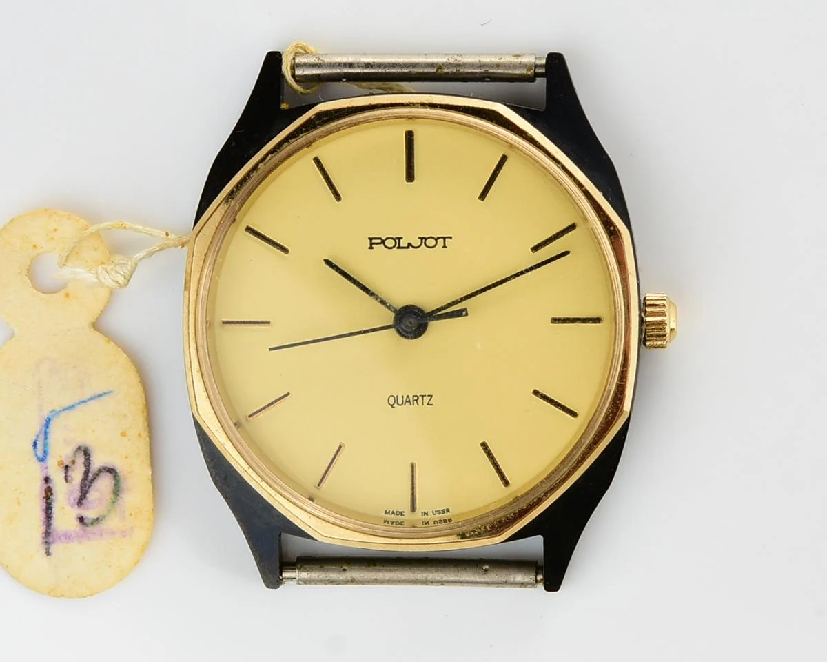 TIME CAPSULE: Soviet Poljot wristwatch with quartz movement – New Old Stock (NOS)!