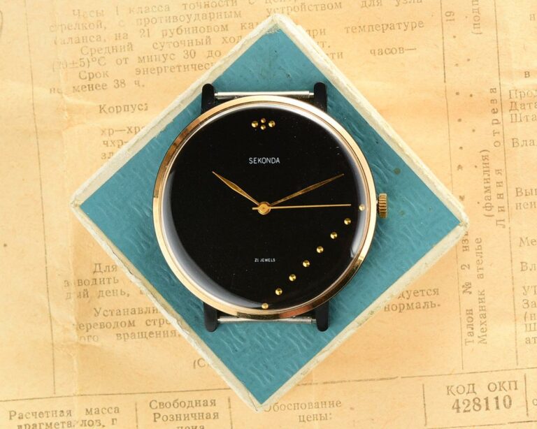 TIME CAPSULE: Large soviet SEKONDA (Zarya) mechanical wrist watch, New Old Stock(NOS)!