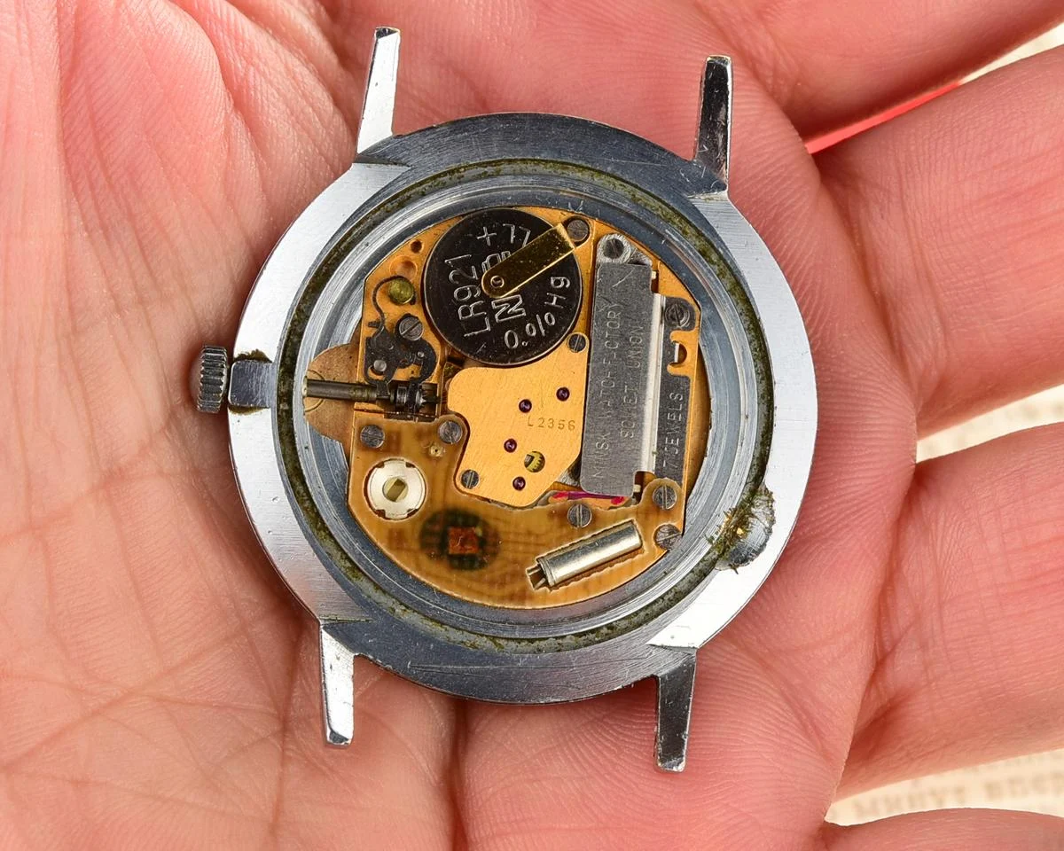 TIME CAPSULE: Soviet vintage watch Luch with quartz movement – New Old Stock (NOS)!