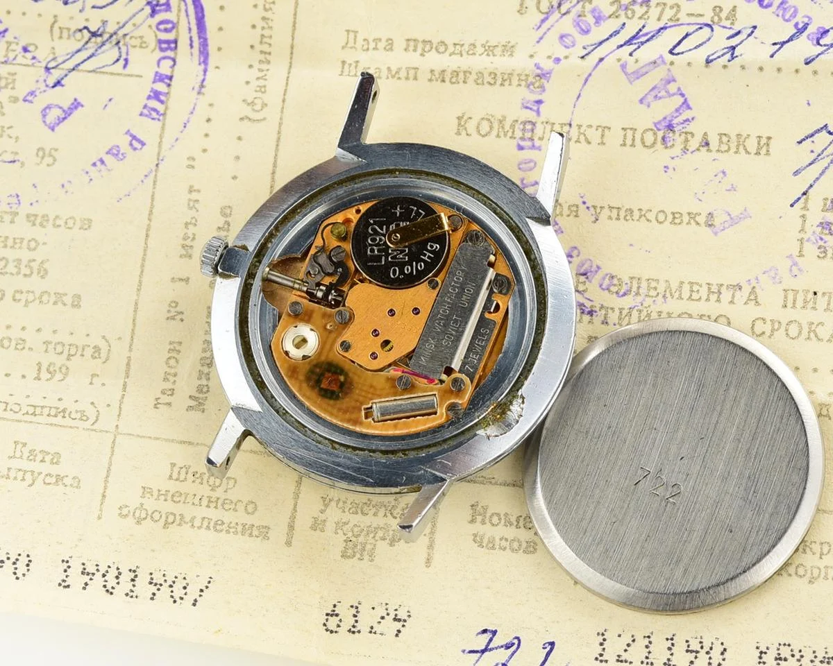 TIME CAPSULE: Soviet vintage watch Luch with quartz movement – New Old Stock (NOS)!