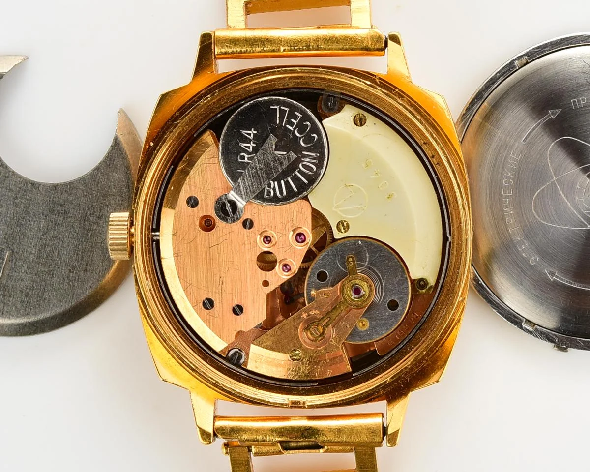 Rare Soviet vintage watch Luch with electro-mechanical hybrid 3045 movement!