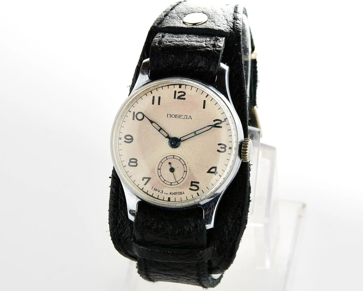 Excellent condition vintage Soviet Pobeda mechanical watch, 2nd quarter of 1954