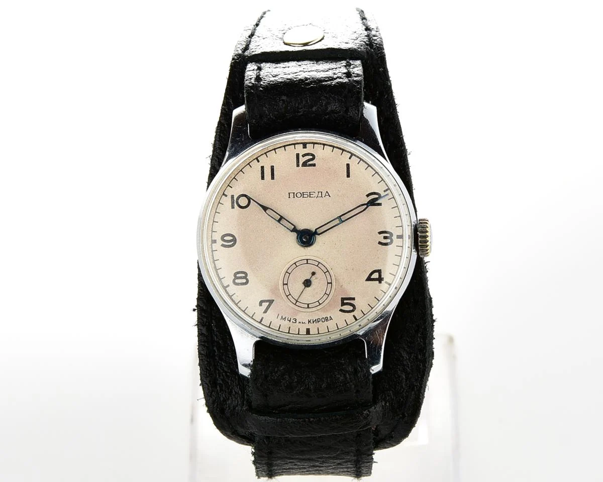 Excellent condition vintage Soviet Pobeda mechanical watch, 2nd quarter of 1954