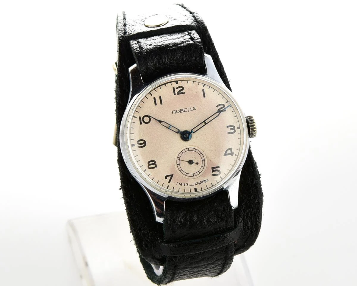 Excellent condition vintage Soviet Pobeda mechanical watch, 2nd quarter of 1954