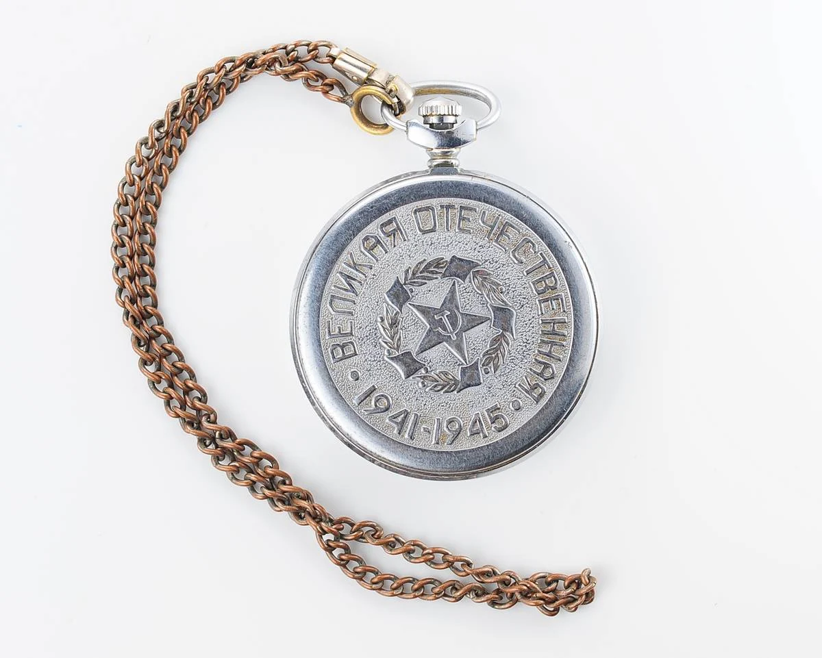 Molnija pocket watch – Victory in Great Patriotic War with red dial