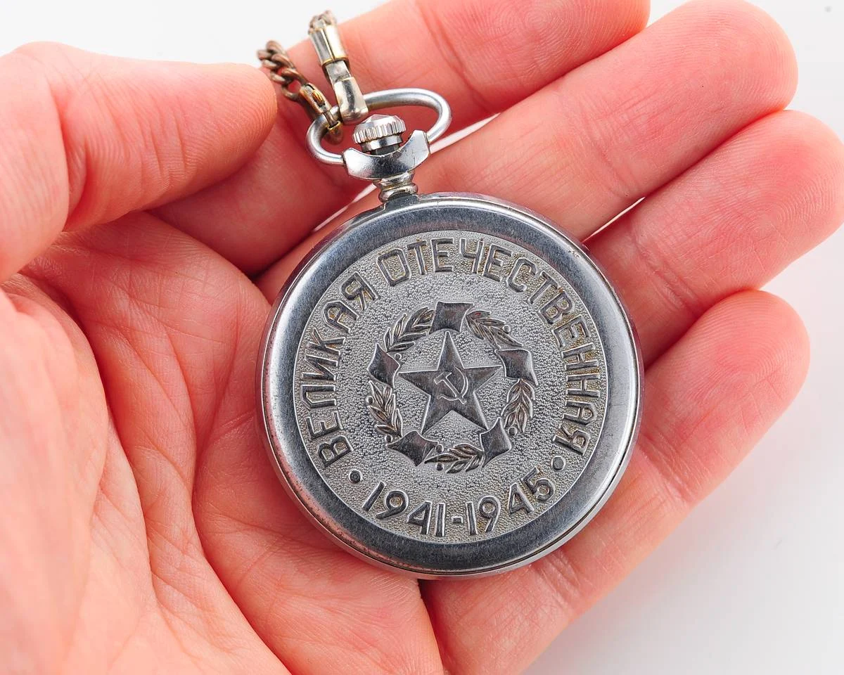 Molnija pocket watch – Victory in Great Patriotic War with red dial