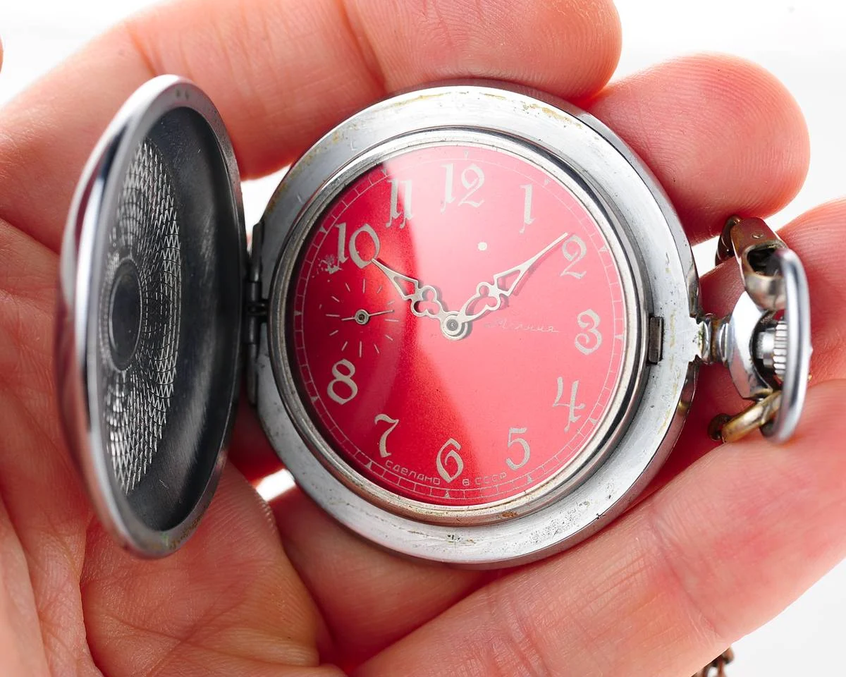 Molnija pocket watch – Victory in Great Patriotic War with red dial