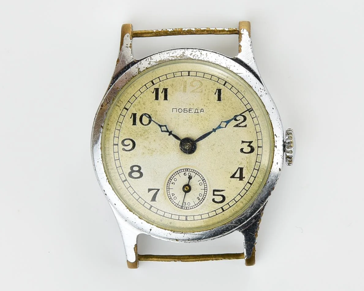 Vintage mechanical Pobeda wrist watch "red 12" - 4th quarter 1949