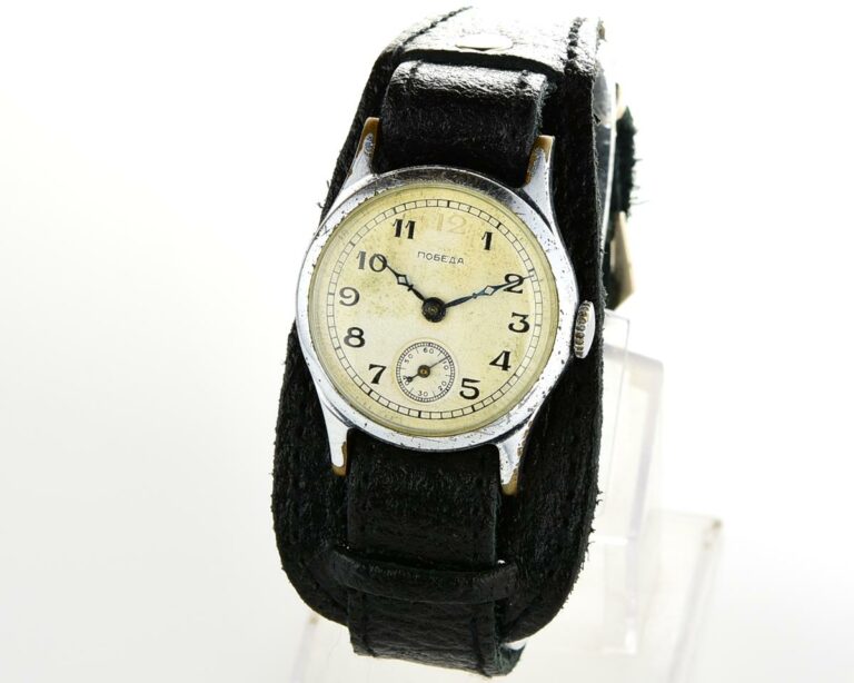 Vintage mechanical POBEDA wrist watch "red 12" -  4th quarter 1949
