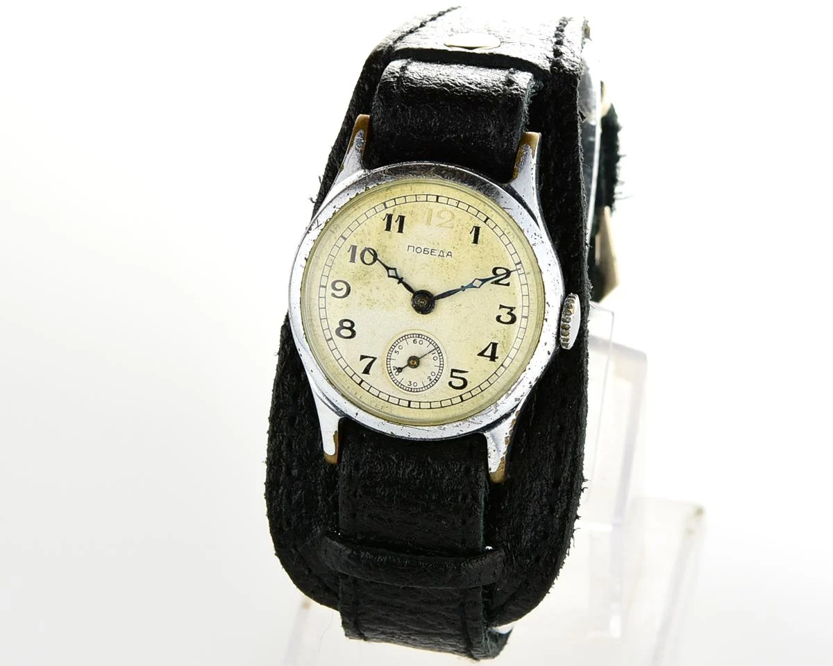 Vintage mechanical Pobeda wrist watch "red 12" - 4th quarter 1949
