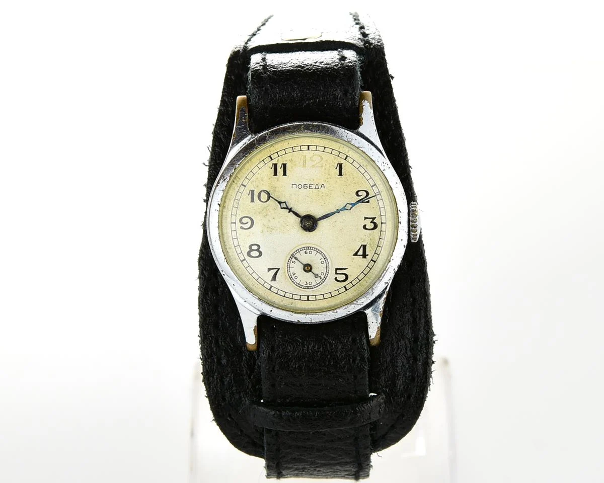 Vintage mechanical Pobeda wrist watch "red 12" - 4th quarter 1949