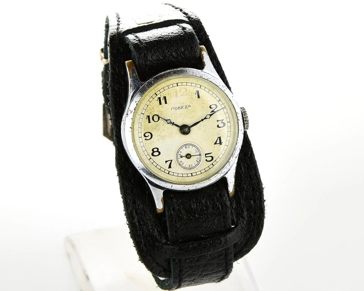 Vintage mechanical Pobeda wrist watch "red 12" - 4th quarter 1949