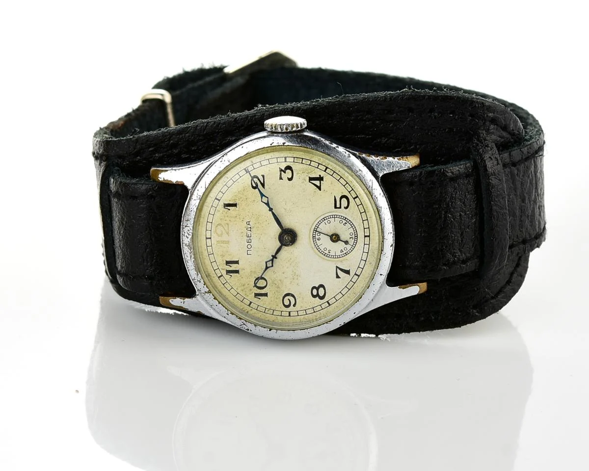 Vintage mechanical Pobeda wrist watch "red 12" - 4th quarter 1949