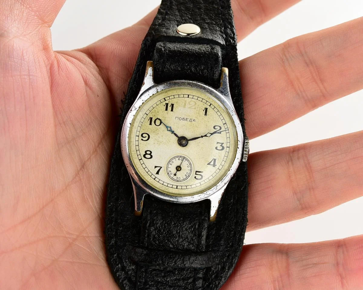 Vintage mechanical Pobeda wrist watch "red 12" - 4th quarter 1949