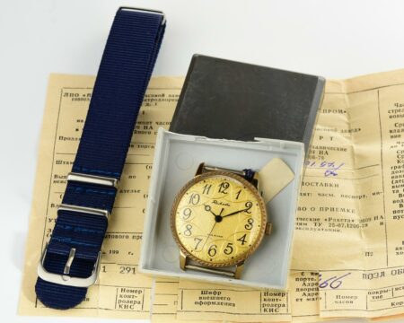 TIME CAPSULE: Vintage gold-plated soviet Raketa watch, NEW old stock(NOS)!