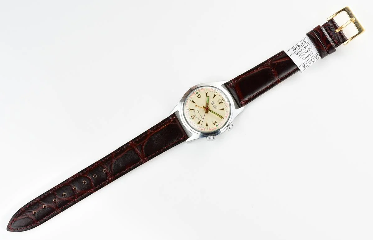 Signal vintage mechanical watch with alarm function