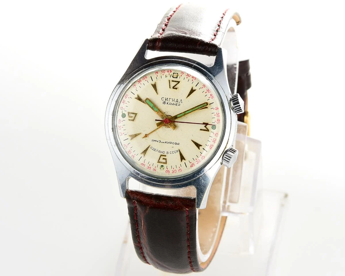 Signal vintage mechanical watch with alarm function