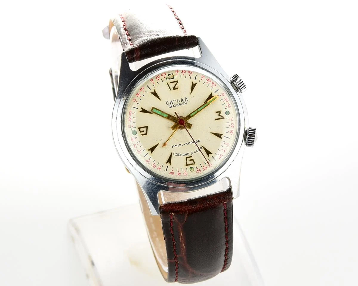 Signal vintage mechanical watch with alarm function