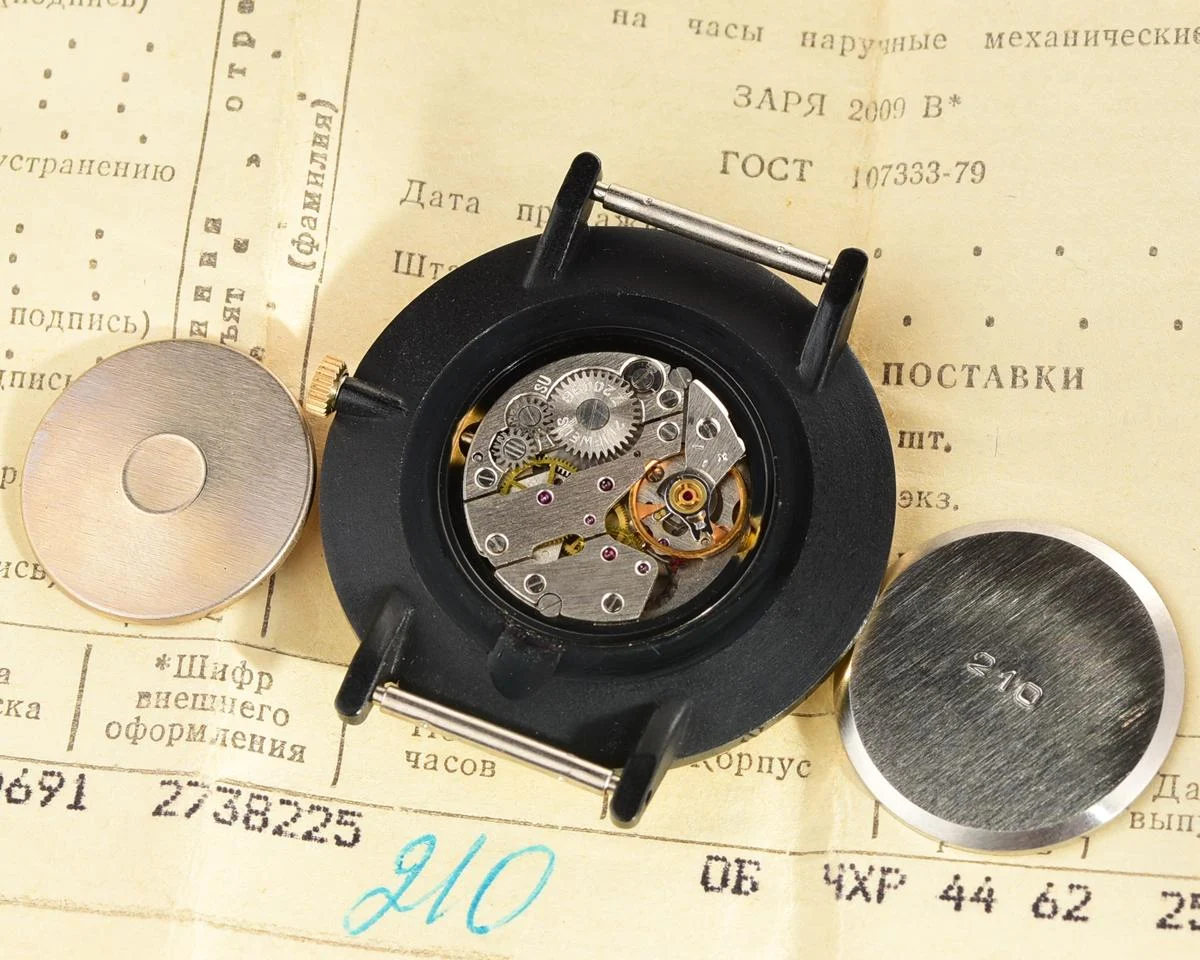 TIME CAPSULE: Large Soviet Sekonda (Zarya) mechanical wrist watch, New Old Stock (NOS)!