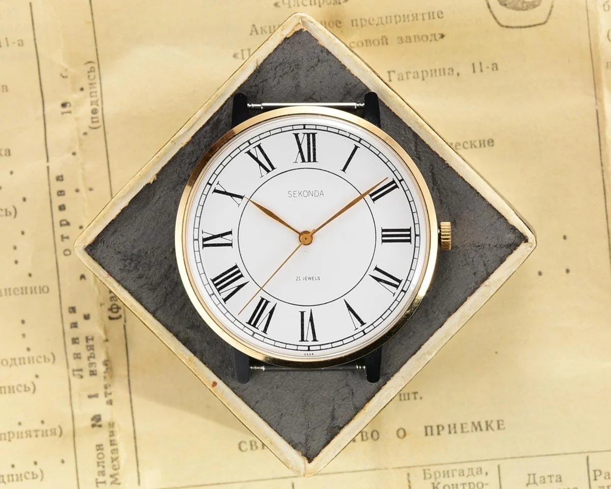 TIME CAPSULE: Large Soviet Sekonda (Zarya) mechanical wrist watch, New Old Stock (NOS)!