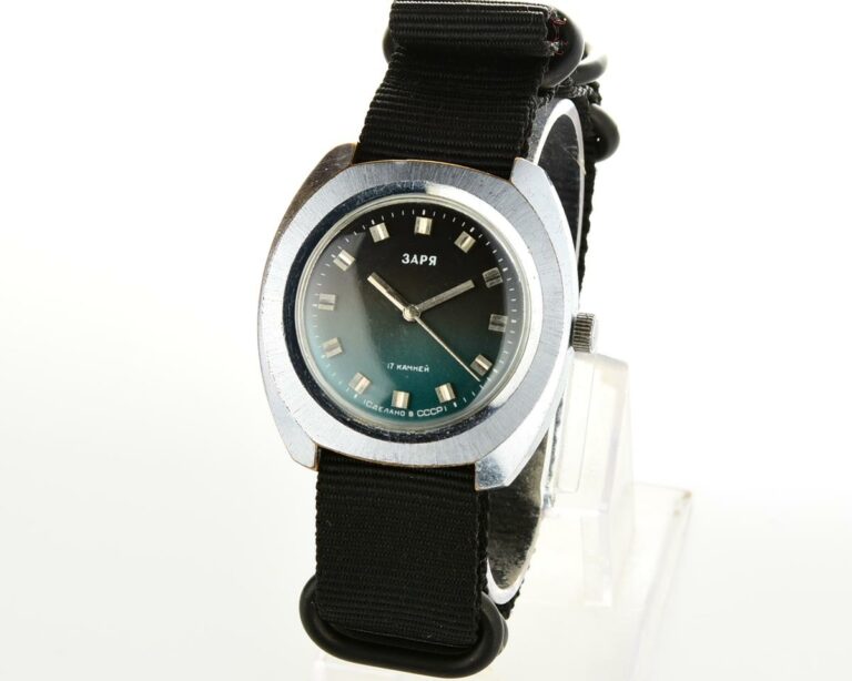 Vintage mechanical Zaria wrist watch