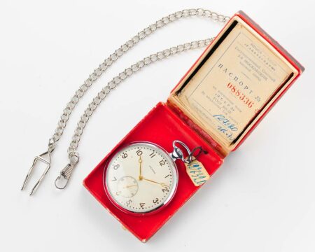 RARE: excellently preserved ISKRA vintage soviet pocket watch, from October 1956!