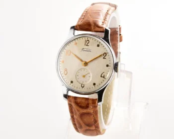 Excellent Soviet mechanical Pobeda wrist watch, PChZ from 4th quarter of 1956 with engraved back!