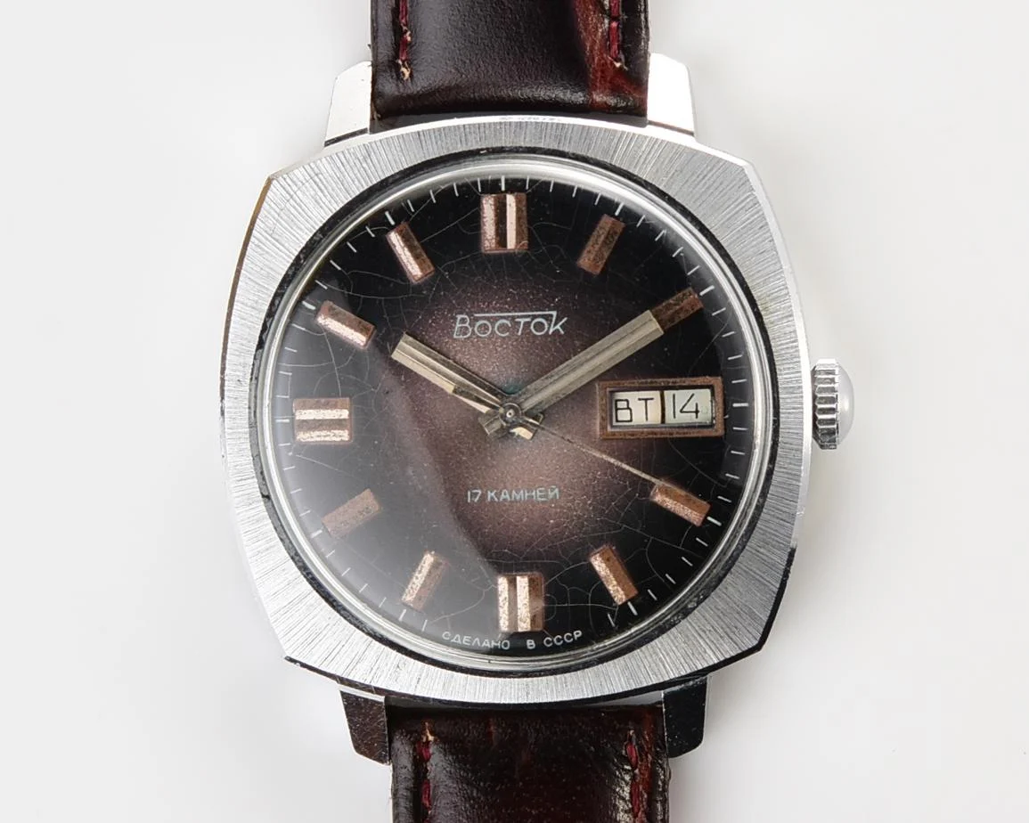 Rare: Vostok 2428 mechanical large vintage wrist watch with double calendar!
