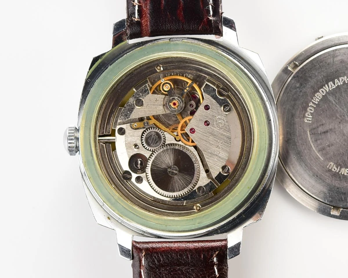 Rare: Vostok 2428 mechanical large vintage wrist watch with double calendar!