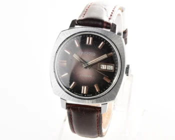 Rare: Vostok 2428 mechanical large vintage wrist watch with double calendar!