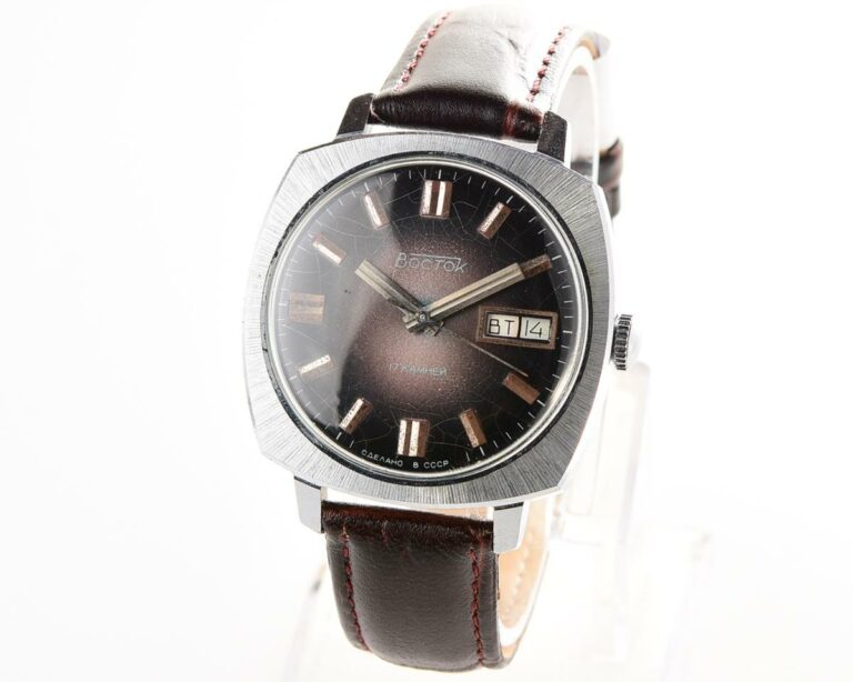 RARE: Vostok 2428 mechanical large vintage wrist watch with double calendar!