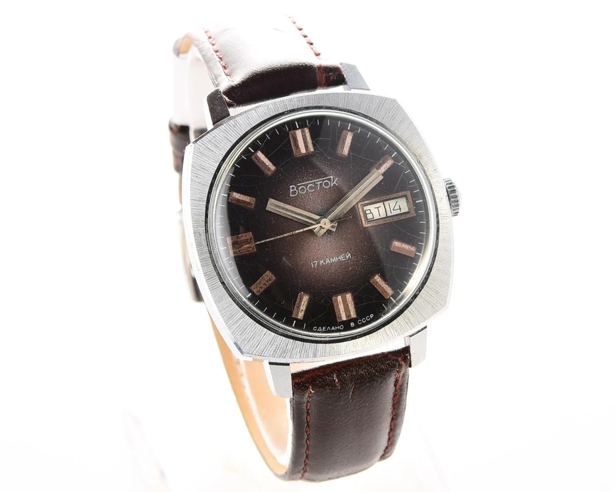 Rare: Vostok 2428 mechanical large vintage wrist watch with double calendar!