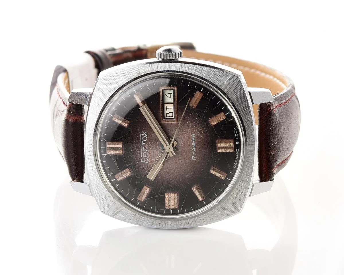 Rare: Vostok 2428 mechanical large vintage wrist watch with double calendar!